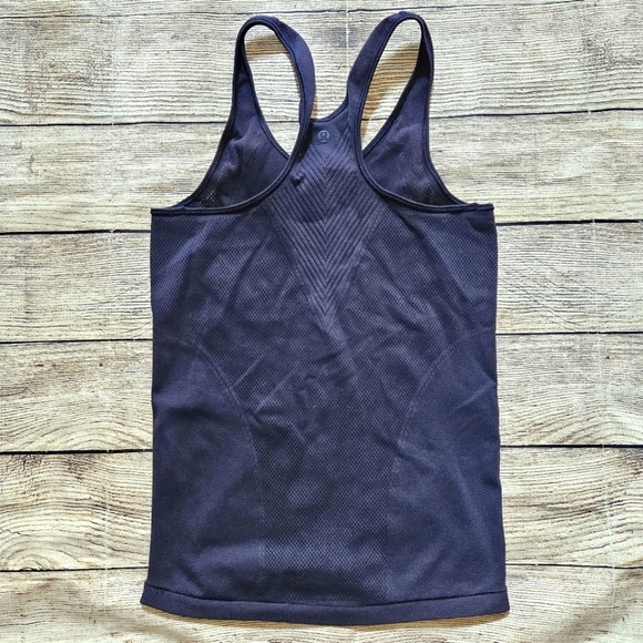 lululemon athletica Tops - Lululemon midnight blue perforated "Reveal" racerback athletic tank top